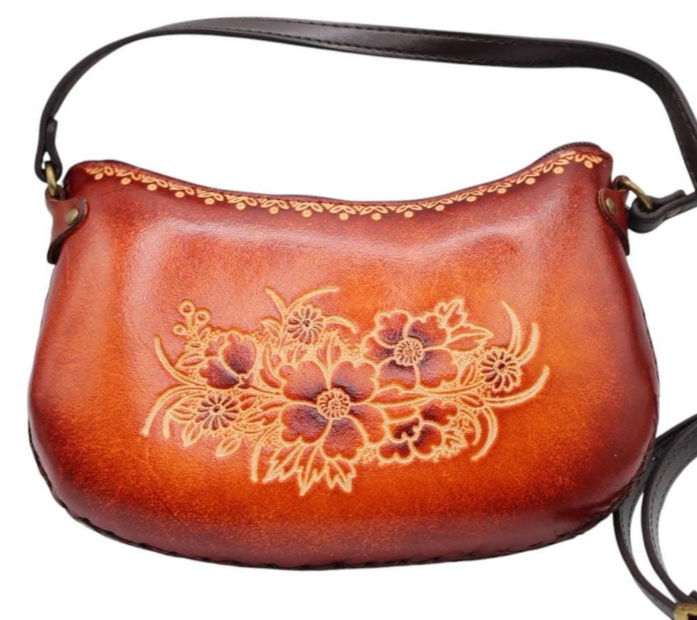 Handmade Leather Wolf Crossbody Purse: Animal-Themed Mini Bag